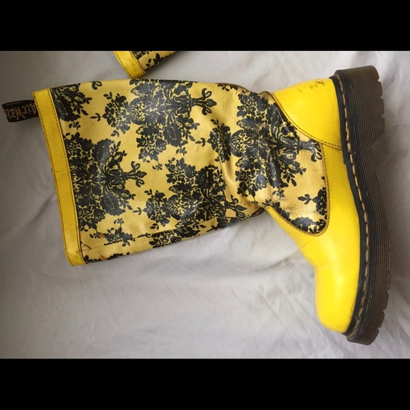 Auth Dr. Martens Nellie Yellow Rain Boots Floral - Picture 4 of 8